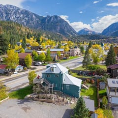 Historic Upper Level Condo-– Steps from Ouray Hot Springs