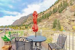 Historic Upper Level Condo-– Steps from Ouray Hot Springs - Image 2