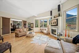 Main Street Luxury Penthouse- 30 days - Image 2