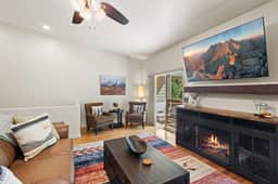 Rivers Edge Retreat – In-Town Townhouse - Image 2