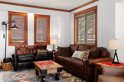 Spacious Serenity – Scenic Mountain Townhouse - Image 3
