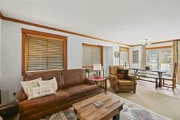 Spacious Serenity – Scenic Mountain Townhouse - Image 2