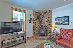 The Ouray Nook – Modern Comfort & AC - Image 4