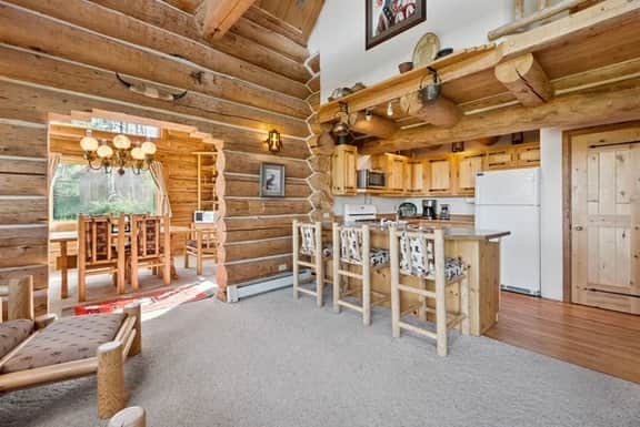 Alpenglow Cabin – Rustic Mountain Retreat - Image 3