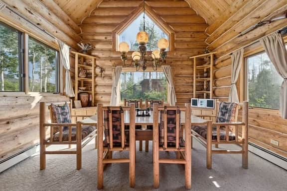 Alpenglow Cabin – Rustic Mountain Retreat - Image 4