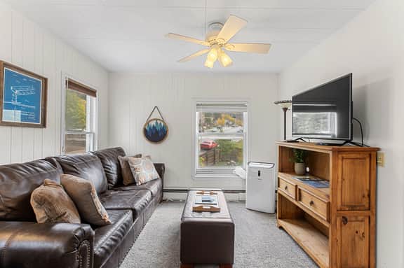 Historic Upper Level Condo-– Steps from Ouray Hot Springs - Image 4