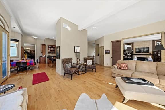 Main Street Luxury Penthouse- 30 days - Image 3