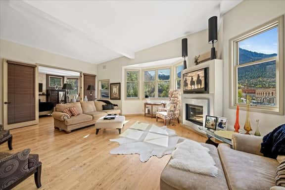 Main Street Luxury Penthouse- 30 days - Image 2