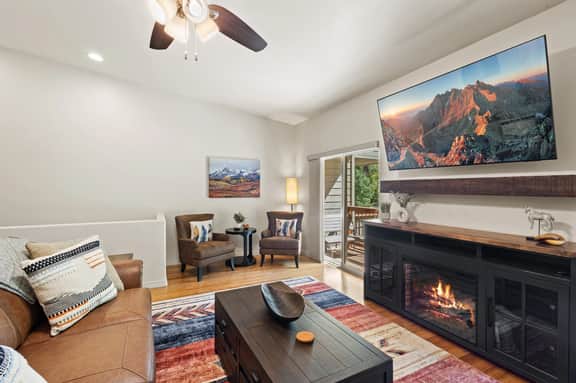 Rivers Edge Retreat – In-Town Townhouse - Image 2