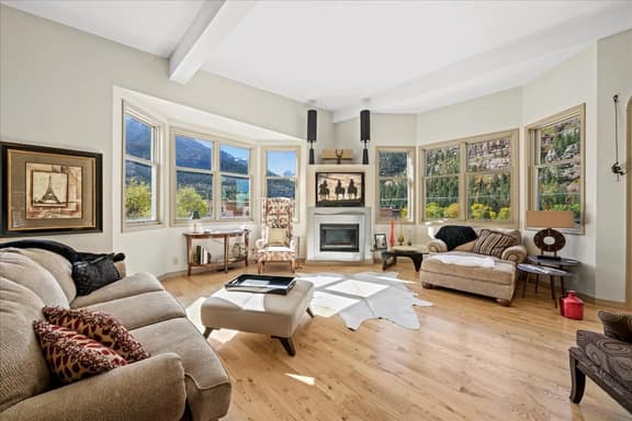 Main Street Luxury Penthouse- 30 days - Image 1