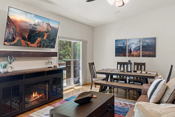 Rivers Edge Retreat – In-Town Townhouse - Image 1